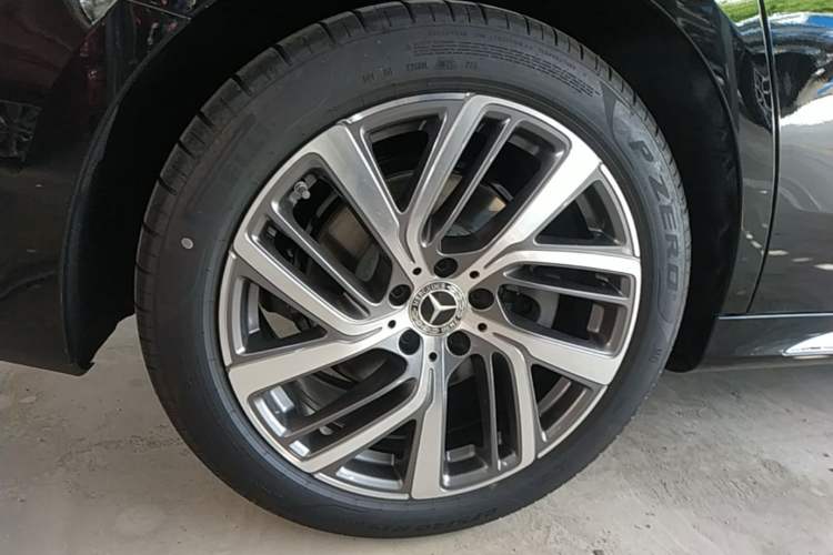 Used Mercedes-Benz E-Class 2026 Model Facelifted E 300 L Fashion Version Right Rear Wheel Hub