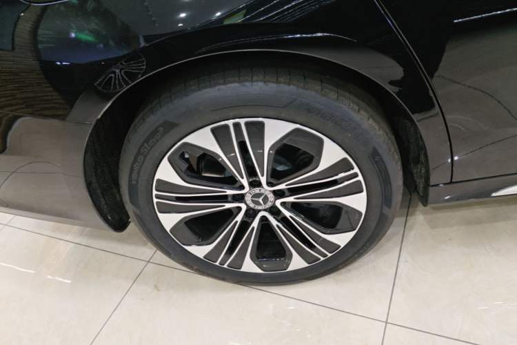 Used Mercedes-Benz E-Class 2026 E 300 L Luxury Right Rear Wheel Hub