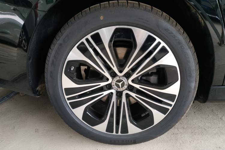 Used Mercedes-Benz E-Class 2026 Model, Restyled E 300 L Luxury Version Right Rear Wheel Hub