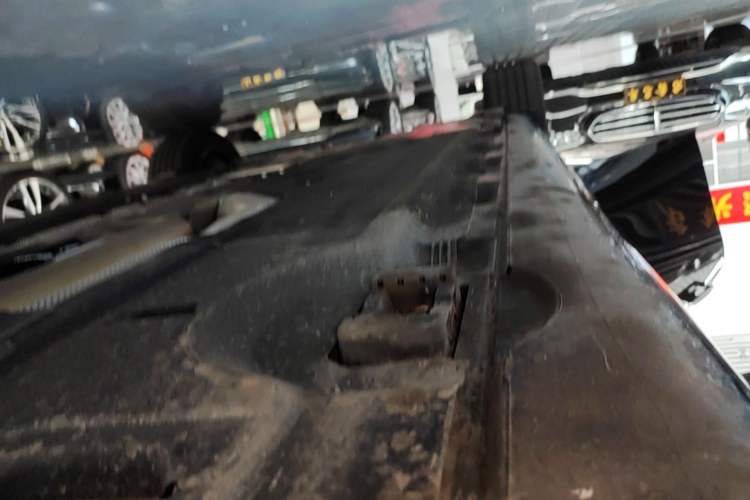 Used Mercedes-Benz E-Class 2026 E 260 L Classic Edition Right Side Sill