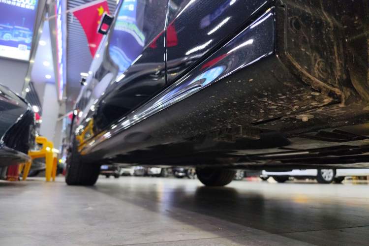 Used Mercedes-Benz E-Class 2026 E 300 L Luxury Right Side Sill