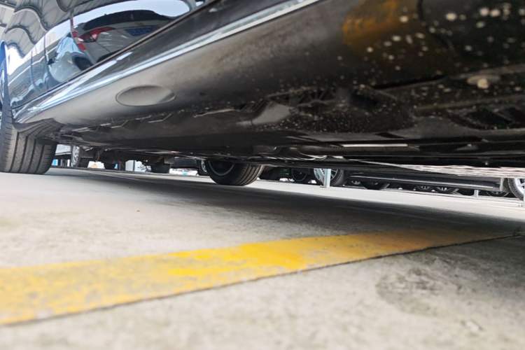Used Mercedes-Benz E-Class 2026 Model, Restyled E 300 L Luxury Version Right Side Sill