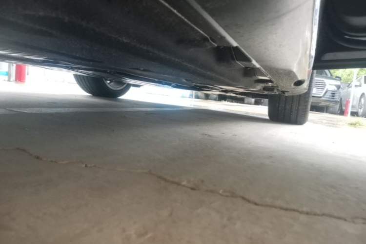 Used Mercedes-Benz E-Class 2026 Model, Restyled E 300 L Luxury Version Right Side Sill