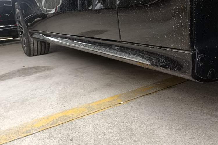 Used Mercedes-Benz E-Class 2026 E 300 L Luxury Right Side Sill