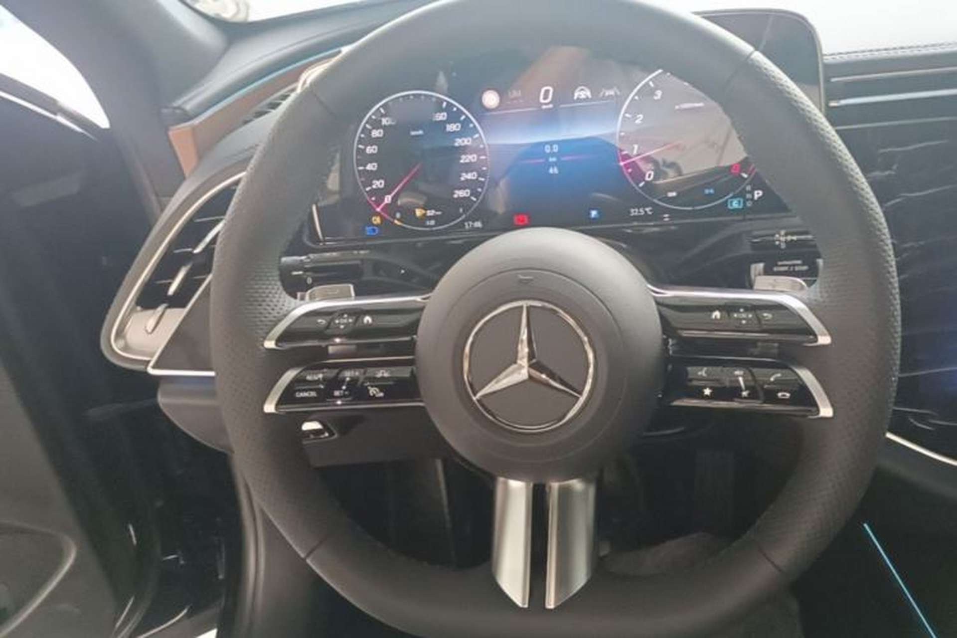 Used Mercedes-Benz E-Class 2026 Model, Restyled E 300 L Luxury Version Steering Wheel
