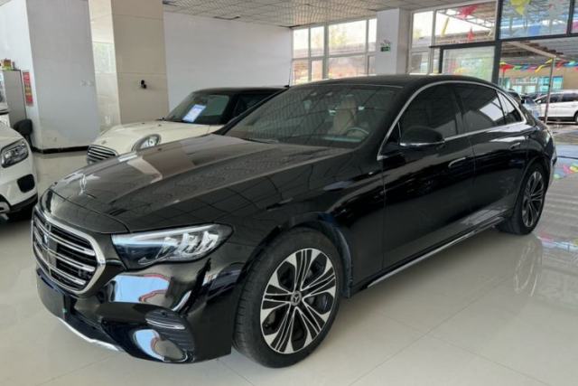 Ojetý Mercedes-Benz E-Class 2026 E 300 L Luxury