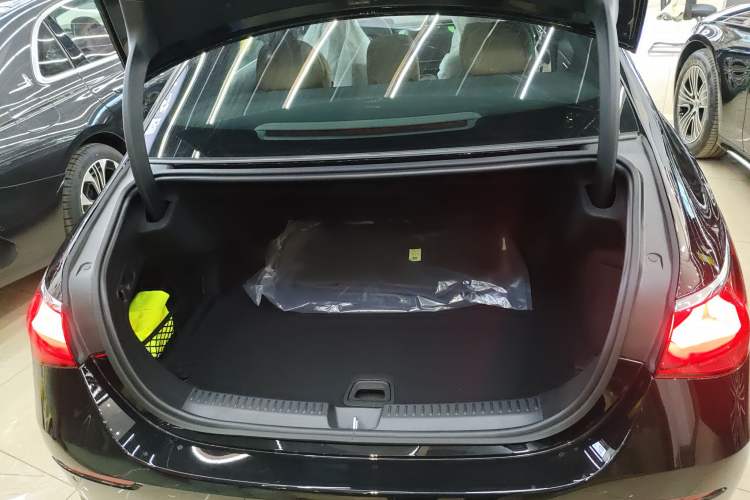 Used Mercedes-Benz E-Class 2026 E 260 L Trunk