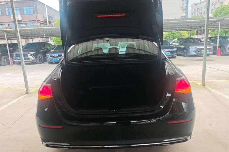 Used Mercedes-Benz E-Class 2026 Model, Restyled E 300 L Luxury Version Trunk