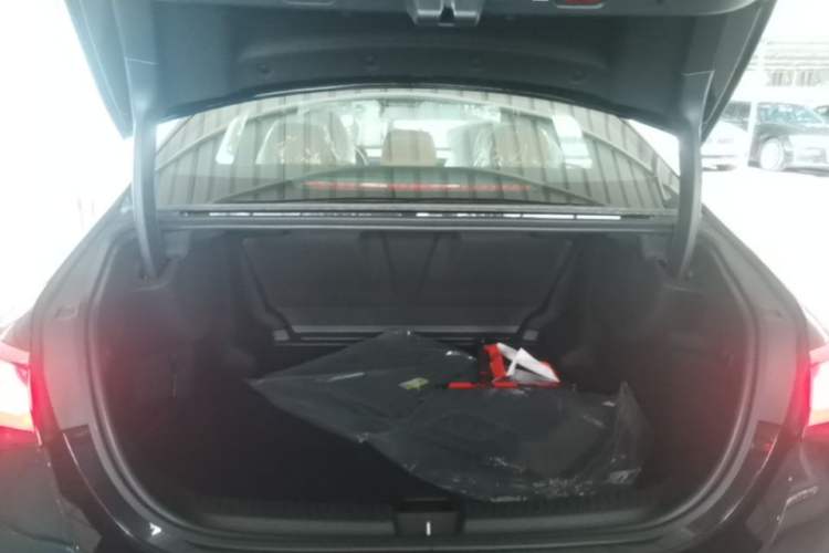 Used Mercedes-Benz E-Class 2026 Model, Restyled E 300 L Luxury Version Trunk