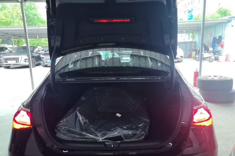 Used Mercedes-Benz E-Class 2026 Model, Restyled E 300 L Luxury Version Trunk