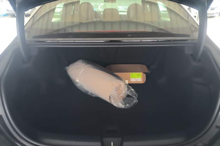 Used Mercedes-Benz E-Class 2026 E 300 L Luxury Trunk