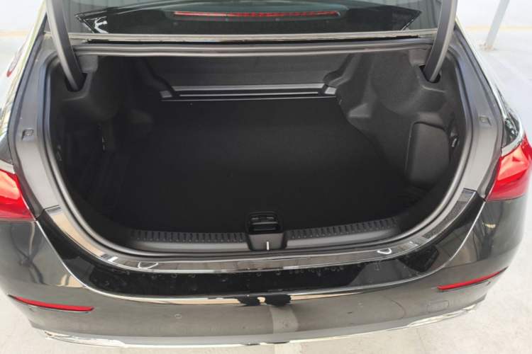 Used Mercedes-Benz E-Class 2026 Model, Restyled E 300 L Luxury Version Trunk