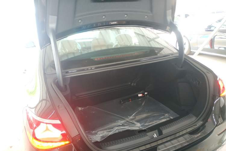 Used Mercedes-Benz E-Class 2026 Model, Restyled E 300 L Luxury Version Trunk