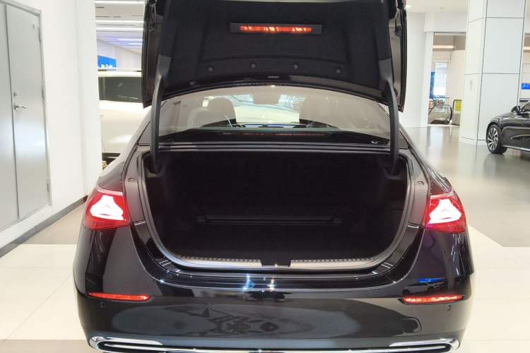 Used Mercedes-Benz E-Class 2026 E 300 L Luxury Trunk