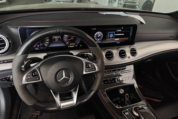 Used Mercedes-Benz E-Class AMG 2017 AMG E 43 4MATIC Special Edition Center Console