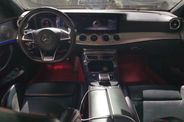 Used Mercedes-Benz E-Class AMG 2017 AMG E 43 4MATIC Special Edition Center Console