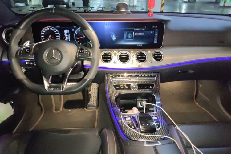 Used Mercedes-Benz E-Class AMG 2017 AMG E 43 4MATIC Special Edition Center Console