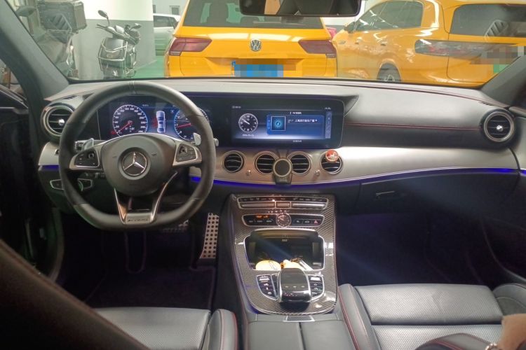 Used Mercedes-Benz E-Class AMG 2017 AMG E 43 4MATIC Special Edition Center Console