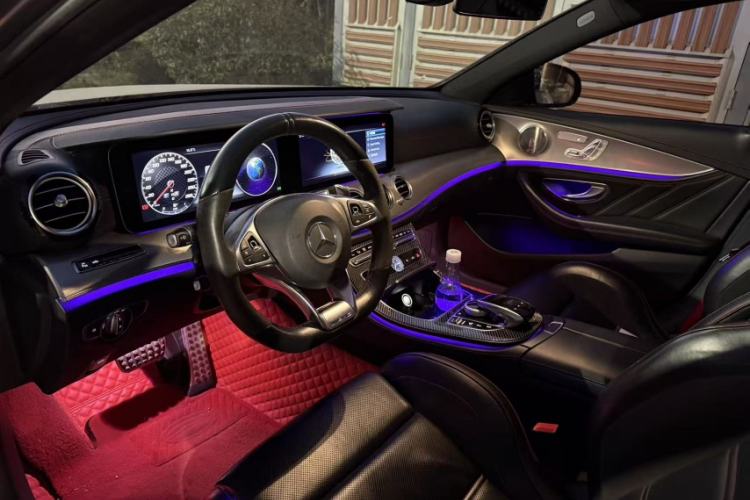 Used Mercedes-Benz E-Class AMG 2017 AMG E 43 4MATIC Special Edition Interior 6