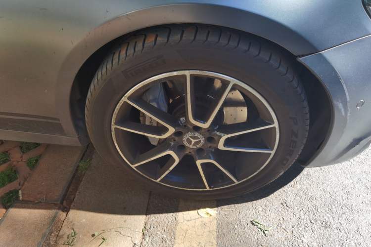Used Mercedes-Benz E-Class AMG 2017 AMG E 43 4MATIC Special Edition Right Front Wheel Hub
