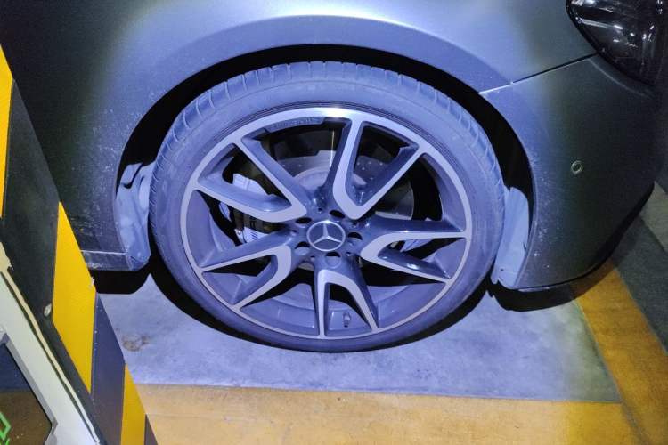 Used Mercedes-Benz E-Class AMG 2017 AMG E 43 4MATIC Special Edition Right Front Wheel Hub