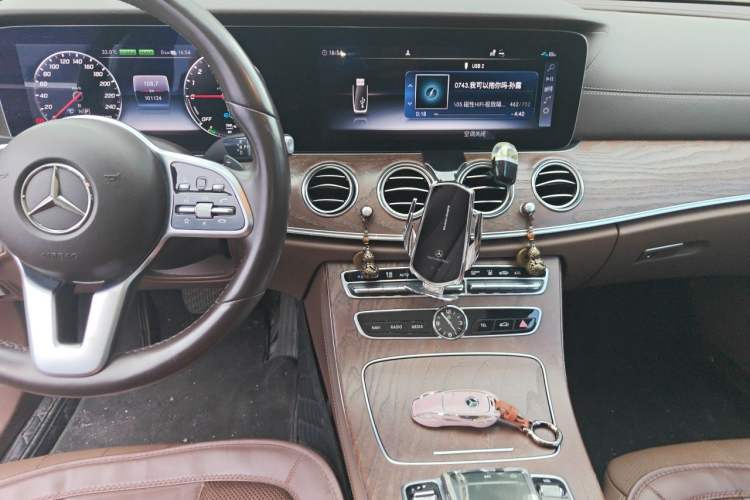 Used Mercedes-Benz E-Class New Energy 2020 E 300 e L Audio And AC Panel