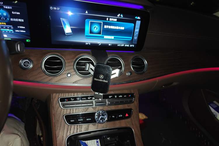 Used Mercedes-Benz E-Class New Energy 2020 E 300 e L Audio And AC Panel