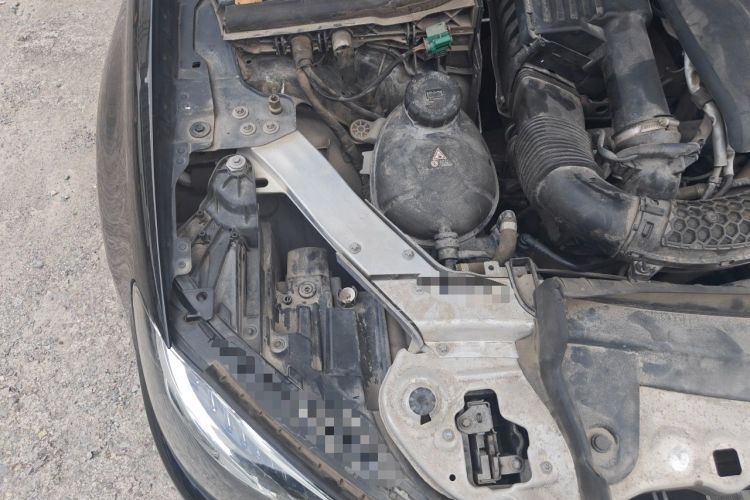 Used Mercedes-Benz E-Class New Energy 2020 E 300 e L Engine Bay Right