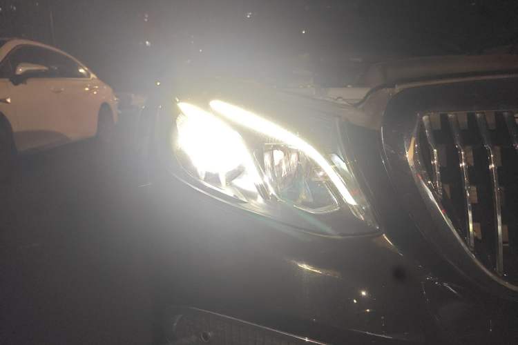 Used Mercedes-Benz E-Class New Energy 2020 E 300 e L Right Front Headlight