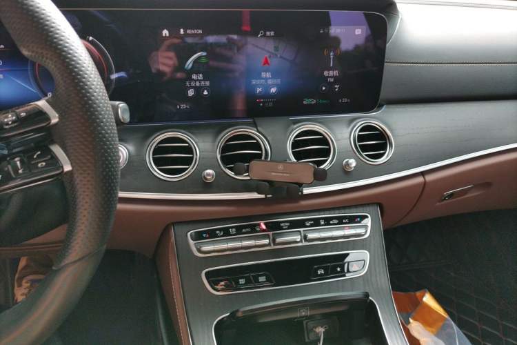Used Mercedes-Benz E-Class New Energy 2021 E 350 e L Plug-in Hybrid Sports Sedan Audio And AC Panel
