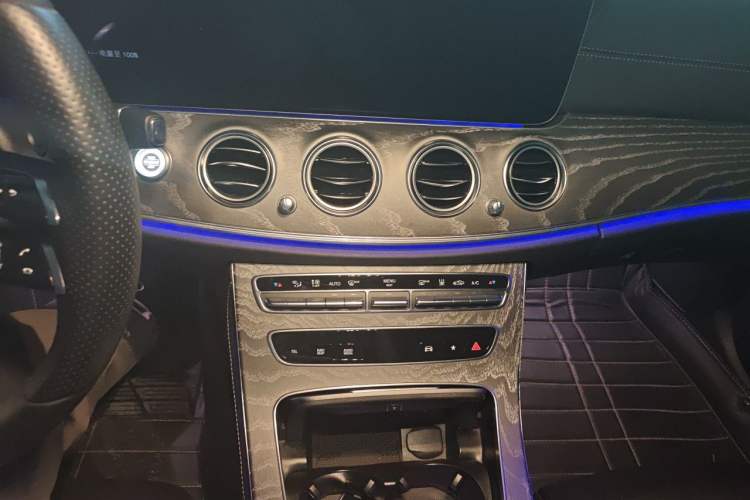 Used Mercedes-Benz E-Class New Energy 2021 E 350 e L Plug-in Hybrid Sports Sedan Audio And AC Panel