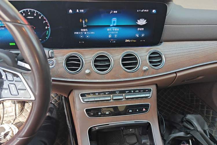 Used Mercedes-Benz E-Class New Energy 2021 E 350 e L Plug-in Hybrid Sedan Audio And AC Panel