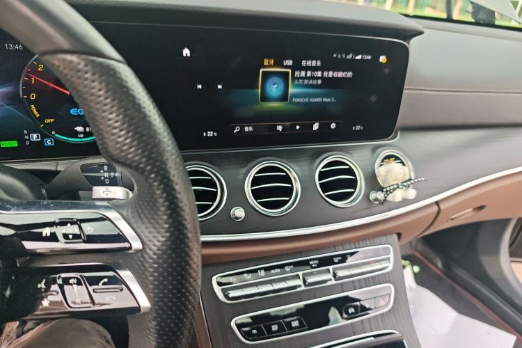 Used Mercedes-Benz E-Class New Energy 2021 E 350 e L Plug-in Hybrid Sports Sedan Audio And AC Panel