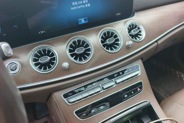 Used Mercedes-Benz E-Class New Energy 2021 E 350 e L Plug-in Hybrid Sedan Audio And AC Panel