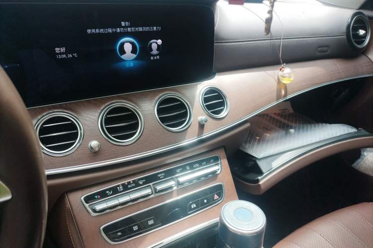 Used Mercedes-Benz E-Class New Energy 2021 E 350 e L Plug-in Hybrid Sedan Audio And AC Panel