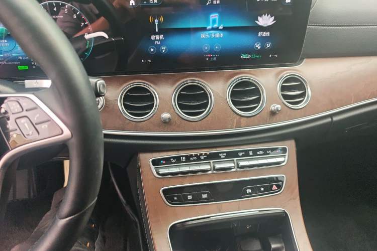Used Mercedes-Benz E-Class New Energy 2021 E 350 e L Plug-in Hybrid Sedan Audio And AC Panel