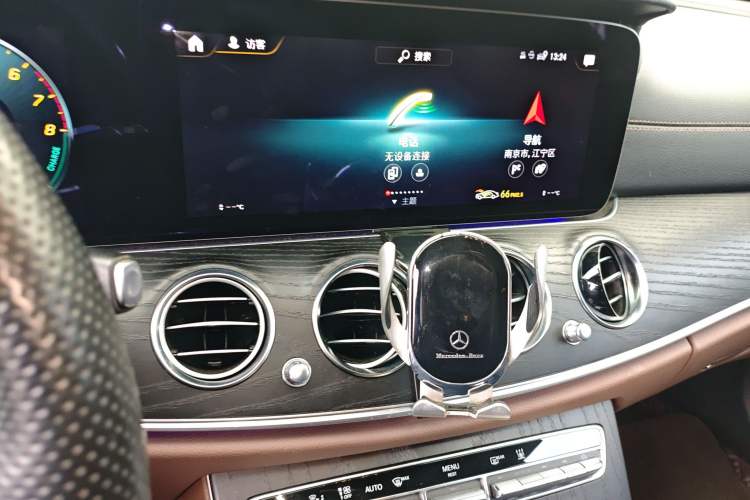 Used Mercedes-Benz E-Class New Energy 2021 E 350 e L Plug-in Hybrid Sports Sedan Audio And AC Panel