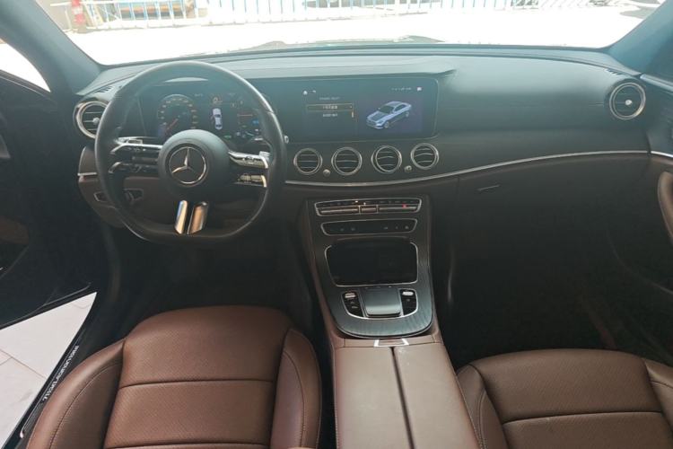 Used Mercedes-Benz E-Class New Energy 2021 E 350 e L Plug-in Hybrid Sports Sedan Center Console