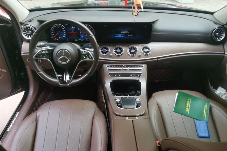 Used Mercedes-Benz E-Class New Energy 2021 E 350 e L Plug-in Hybrid Sedan Center Console