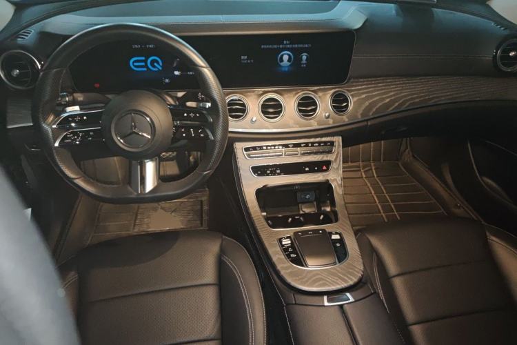 Used Mercedes-Benz E-Class New Energy 2021 E 350 e L Plug-in Hybrid Sports Sedan Center Console