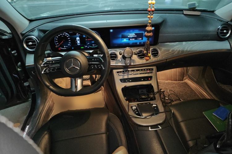 Used Mercedes-Benz E-Class New Energy 2021 E 350 e L Plug-in Hybrid Sports Sedan Center Console