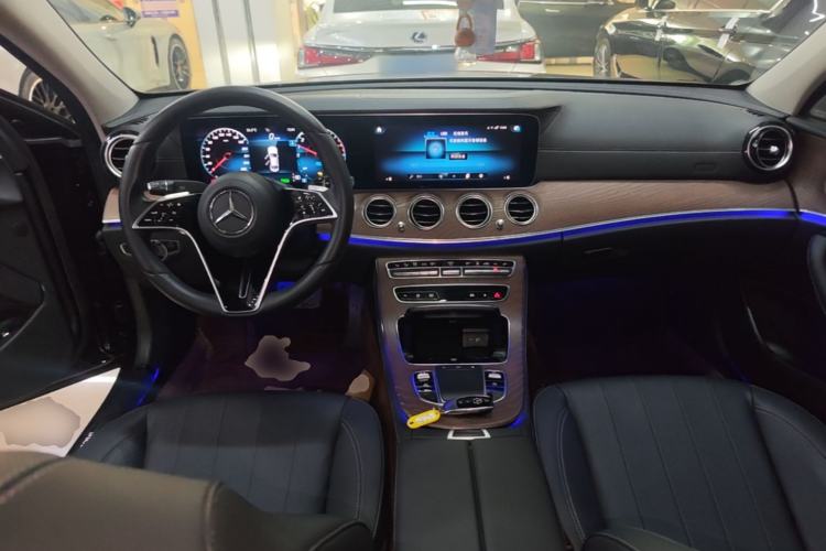 Used Mercedes-Benz E-Class New Energy 2021 E 350 e L Plug-in Hybrid Sedan Center Console