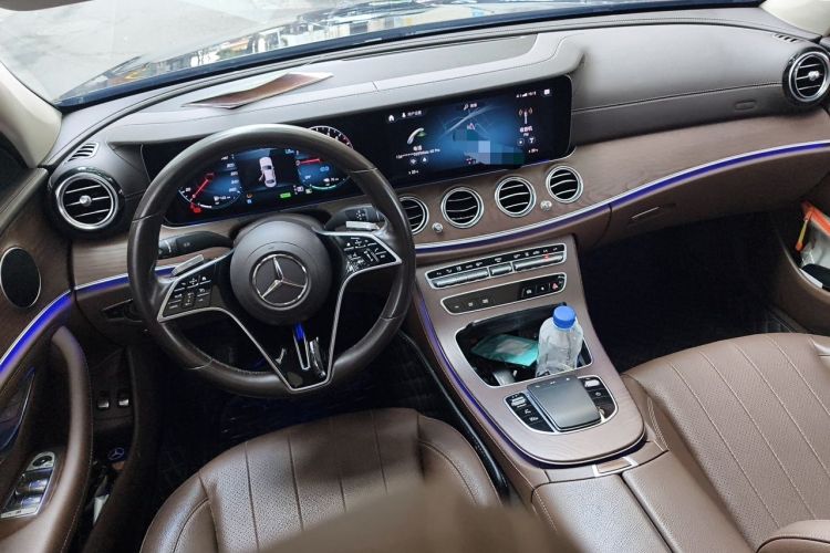 Used Mercedes-Benz E-Class New Energy 2021 E 350 e L Plug-in Hybrid Sedan Center Console