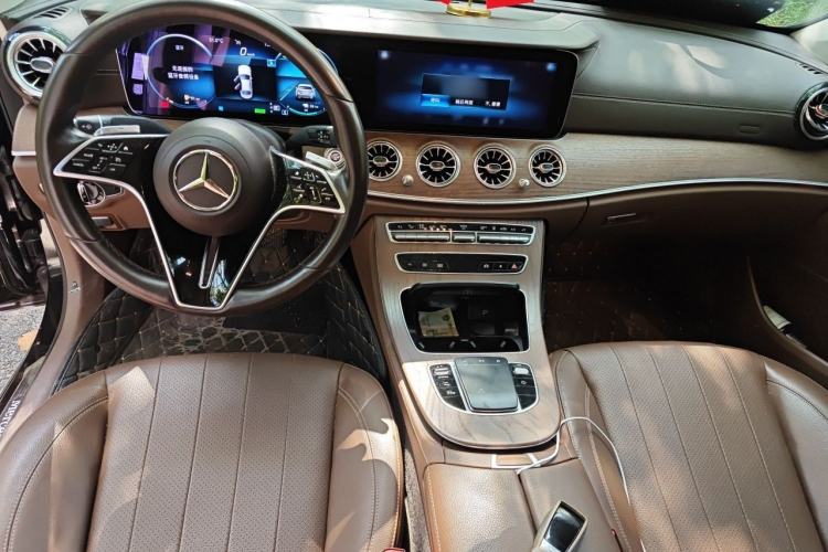 Used Mercedes-Benz E-Class New Energy 2021 E 350 e L Plug-in Hybrid Sedan Center Console