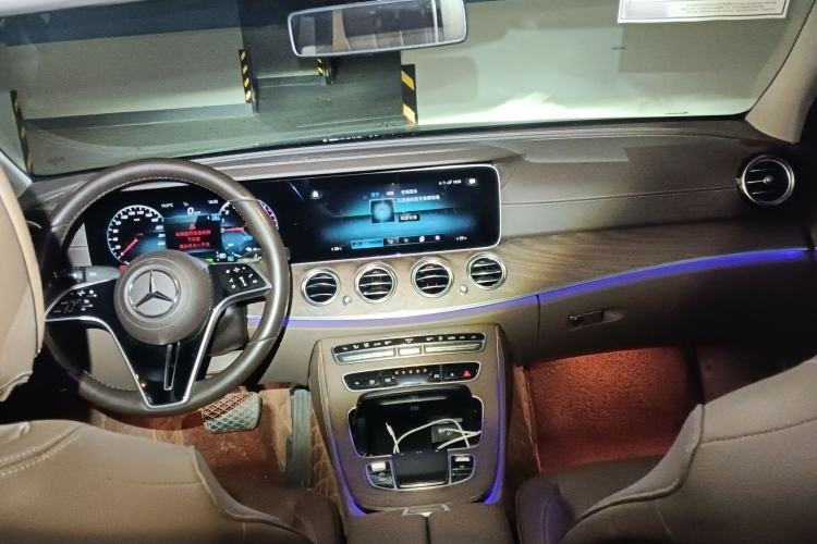 Used Mercedes-Benz E-Class New Energy 2021 E 350 e L Plug-in Hybrid Sedan Center Console