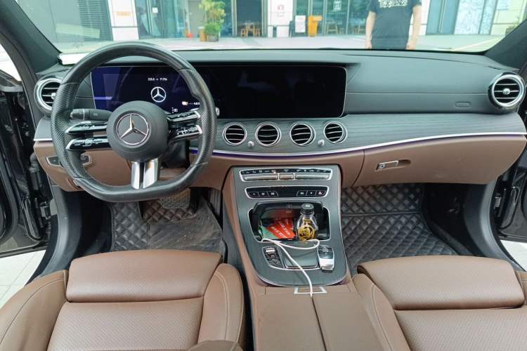 Used Mercedes-Benz E-Class New Energy 2021 E 350 e L Plug-in Hybrid Sports Sedan Center Console