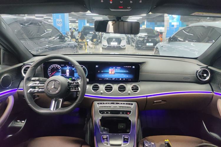 Used Mercedes-Benz E-Class New Energy 2021 E 350 e L Plug-in Hybrid Sports Sedan Center Console