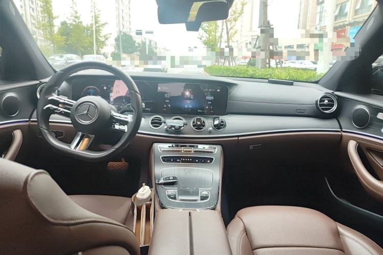 Used Mercedes-Benz E-Class New Energy 2021 E 350 e L Plug-in Hybrid Sports Sedan Center Console
