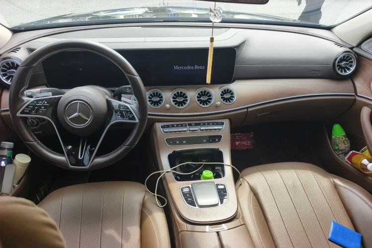 Used Mercedes-Benz E-Class New Energy 2021 E 350 e L Plug-in Hybrid Sedan Center Console