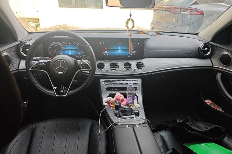 Used Mercedes-Benz E-Class New Energy 2021 E 350 e L Plug-in Hybrid Sedan Center Console